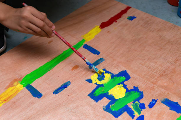 istock boy drawing a colorful picture 927267638