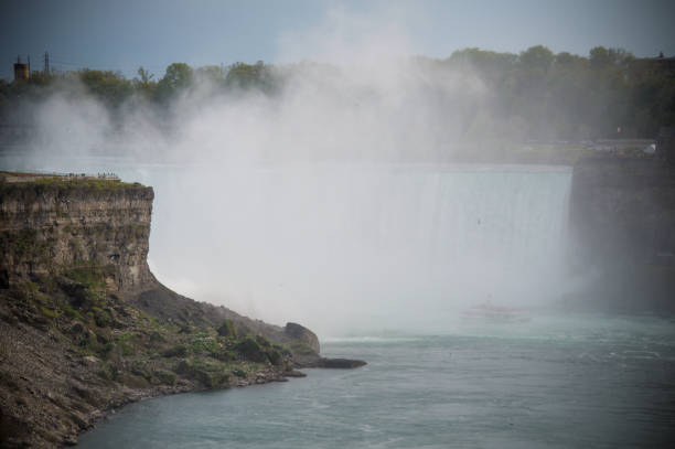 istock The Horseshoe bend of Niagara Falls 927277784