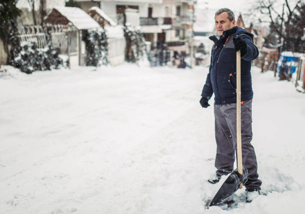 istock Senior man with snow shovel 927280804