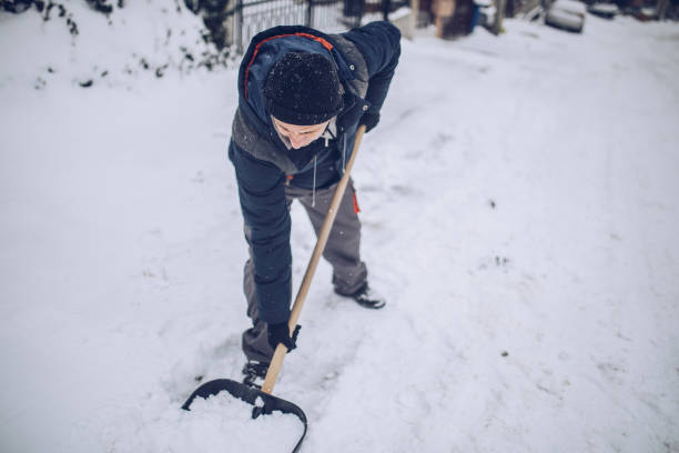 istock Senior man cleaning snow in winter 927283078