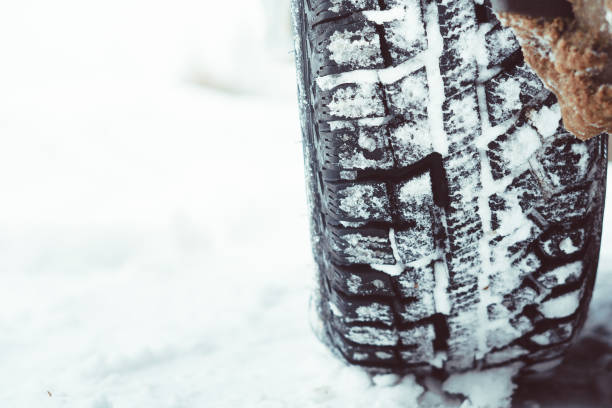 istock wheel in the snow 927315652
