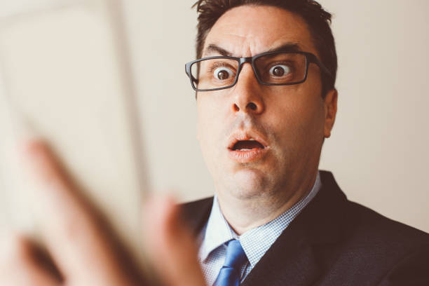 istock Shocked businessman reading last news 927316544
