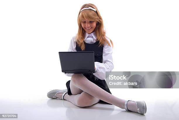 Szkoły Dziewczyna Z Laptopa - zdjęcia stockowe i więcej obrazów Adolescencja - Adolescencja, Biały, Czytać