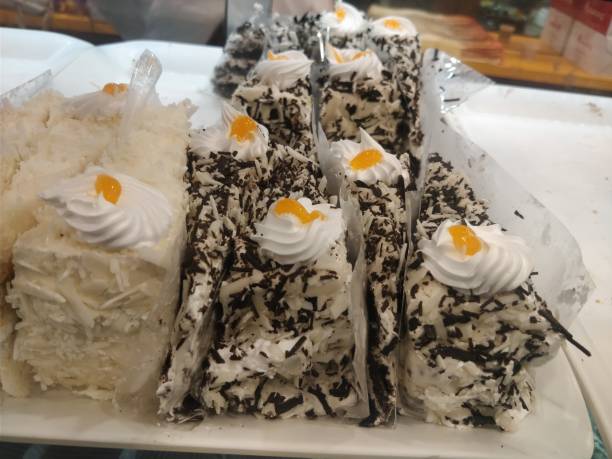 istock Pastry for sale in bakery 927320470