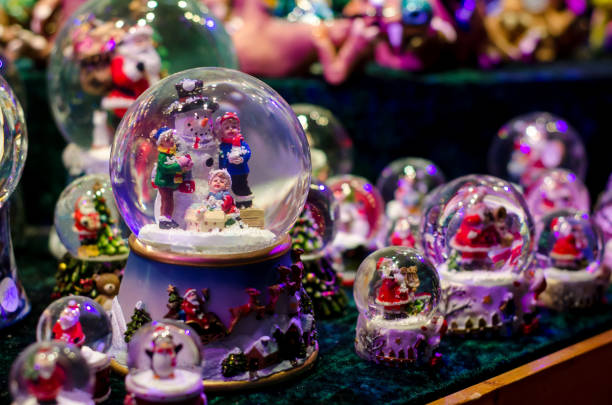 istock Snow-ball Toy Glass Ball 927331636