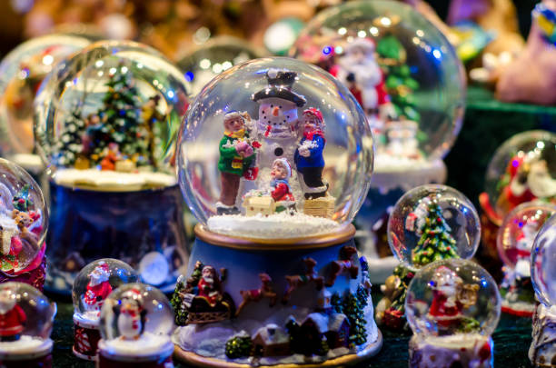 istock Snow-ball Toy Glass Ball 927331962