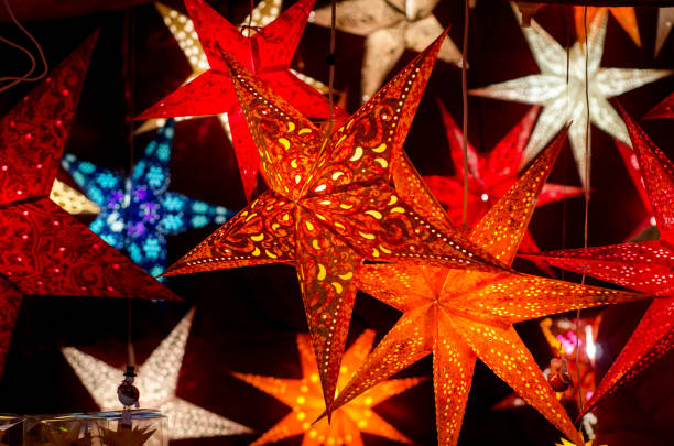 istock Star garland christmas decor 927332084