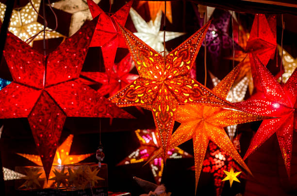 istock Star garland christmas decor 927332086