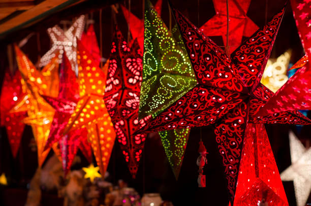 istock Star garland christmas decor 927332698