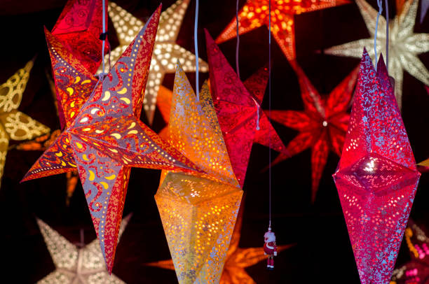 istock Star garland christmas decor 927337094