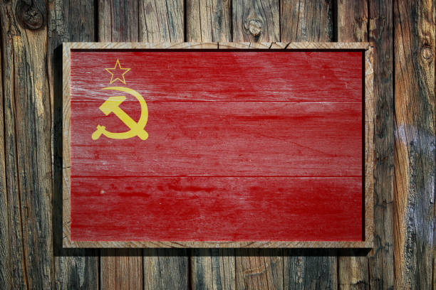 de madeira da bandeira da união soviética - flag russian flag russia dirty - fotografias e filmes do acervo