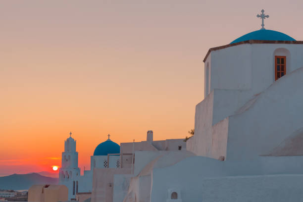 istock Idyllic view on traditional architecture and churches of Santorini 927364114