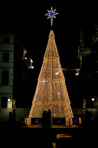 arbre de Noël italien dans la nuit - Photo