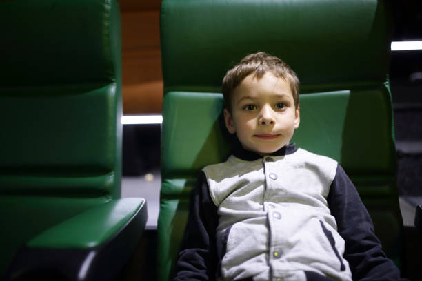 istock Child in cinema 927394096