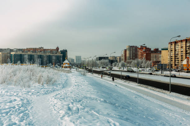 istock Snowy winter in the city 927411320