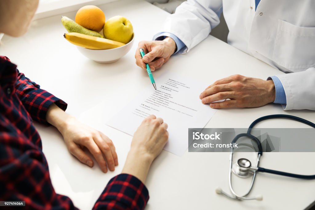 dietitian consultation - practitioner and patient discussing diet plan Nutritionist Stock Photo