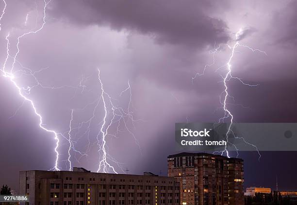 Blitze Streik Stockfoto und mehr Bilder von Blau - Blau, Bolzen, Dramatischer Himmel