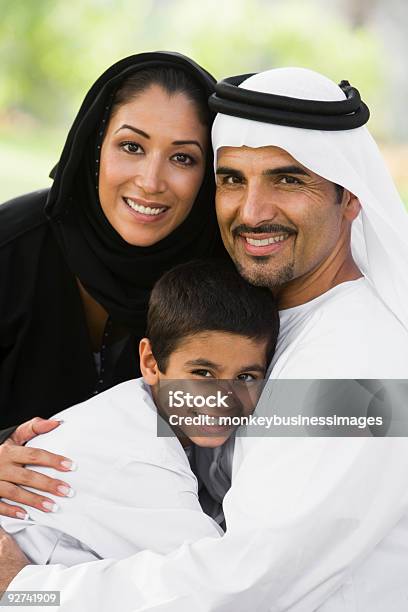 Casal Do Oriente Médio E O Seu Filho - Fotografias de stock e mais imagens de 20-29 Anos - 20-29 Anos, 40-49 Anos, 8-9 Anos