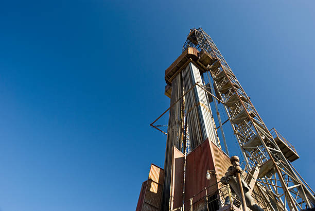 perforación una profunda y horizontal - oil rig onshore drilling rig borehole fotografías e imágenes de stock