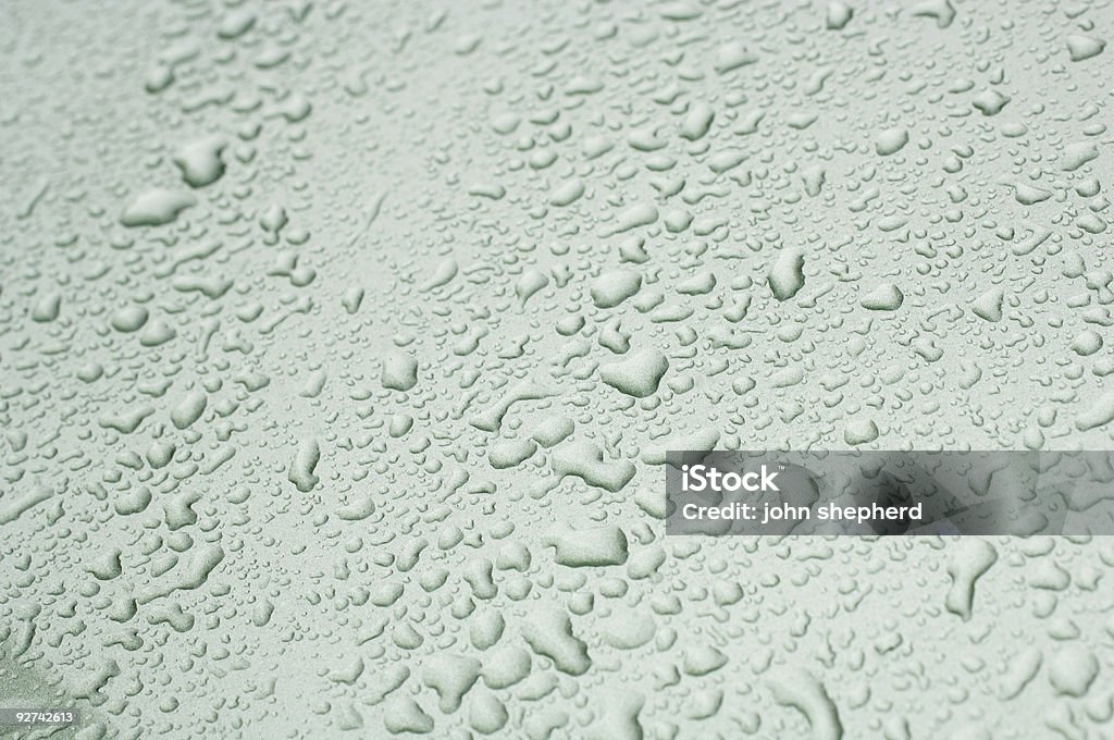 Primer plano de las gotas de agua en verde carrocería - Foto de stock de Abstracto libre de derechos