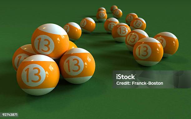 Orange Billard Bälle Zahl 13 Auf Grünem Filztisch Stockfoto und mehr Bilder von Glück - Glück, Zahl 13, Aktivitäten und Sport