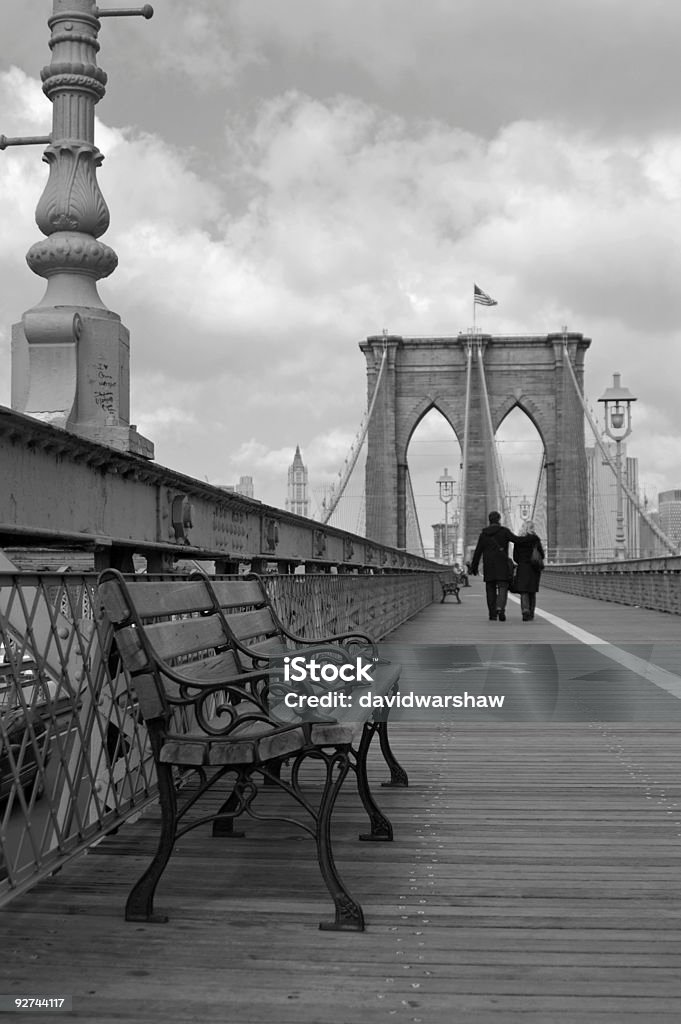 Brooklyn Bridge-Walking für Paare - Lizenzfrei Amerikanische Flagge Stock-Foto