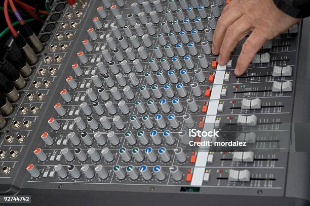 Foto de Mixer e mais fotos de stock de Ajustar - Ajustar, Amplificador, Ateliê