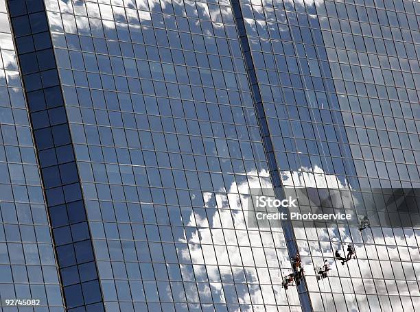 Resorte De Limpieza Foto de stock y más banco de imágenes de Acero - Acero, Adulto, Aire libre