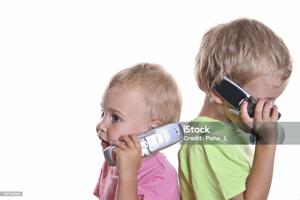 Crianças com telefones - Foto de stock de Acender royalty-free