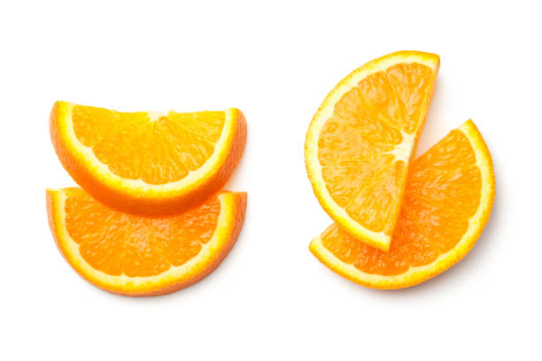 arancione isolato su sfondo bianco - orange slices foto e immagini stock