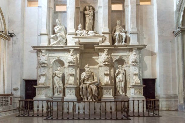 моисей микеланджело, статуя в базилике святого петра в цепях (сан-пьетро в винколи ) в риме, италия - vatican dome michelangelo europe стоковые фото и изображения