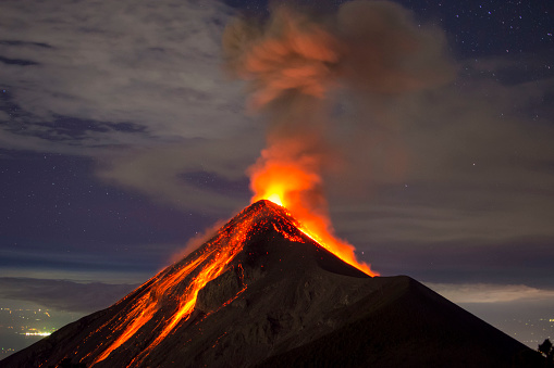 Erupción de volcán capturada en la noche, desde el volcán de Fuego cerca de Antigua, Guatemala photo