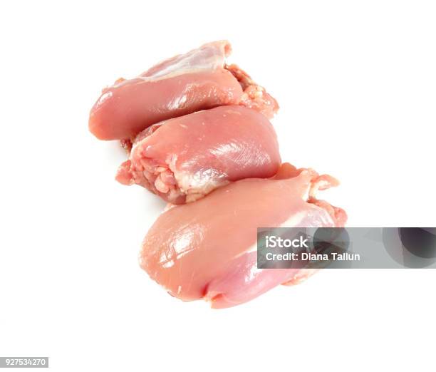 Photo libre de droit de Filet De Cuisse De Poulet Isolé Sur Blanc banque d'images et plus d'images libres de droit de Poulet - Viande blanche - Poulet - Viande blanche, Cuisse - Jambe humaine, Aliment cru