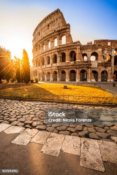 Kolosseum Bei Sonnenaufgang Rom Italien Stockfoto und mehr Bilder von Kolosseum - Kolosseum, Italien, Sehenswürdigkeit