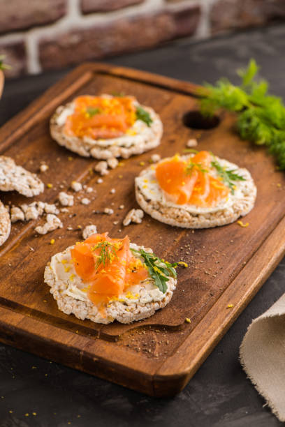 istock Smoked salmon on rice bread toasts 927627222