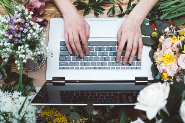 istock Florist working with laptop 927665038