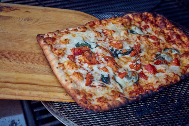 istock Grilled pizza 927673240