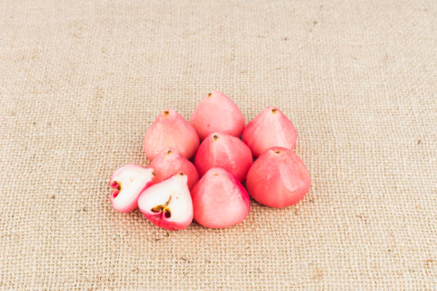 Rose apple fruit ("jambo" or "jambo-rosa", in portuguese), Syzygium jambos, native asian fruit, very common in Brazil Rose apple fruit ("jambo" or "jambo-rosa", in portuguese), Syzygium jambos, native asian fruit, very common in Brazil. Exotic gastronomy concept syzygium jambos stock pictures, royalty-free photos & images