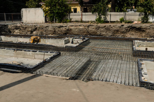 istock Framework for the foundation of the building 927702664