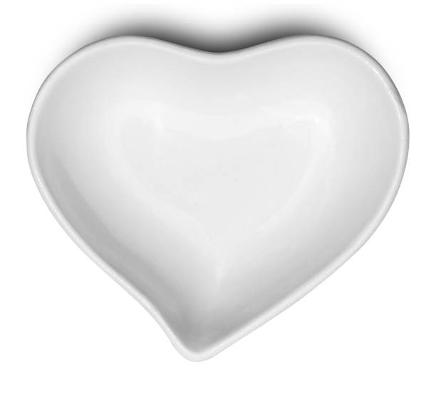istock Plate in shape of heart isolated on white background. 927733532