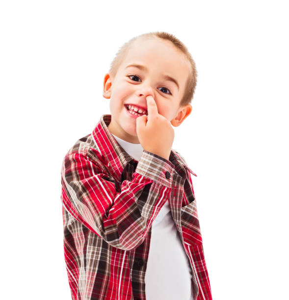 niños recogiendo la nariz - picking nose fotografías e imágenes de stock