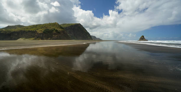 istock Karekare Beach, New Zeland 927768144