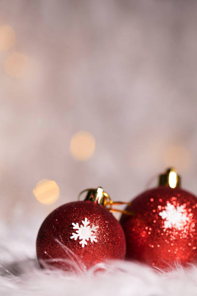istock Red blazing Christmas balls on white artificial fur. Extreme closeup. 927768674