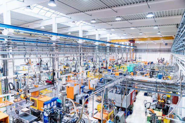 istock Injection molding & futuristic machinery 927785946