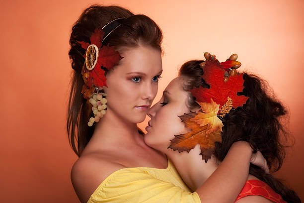 Duas lindas garotas outono - foto de acervo