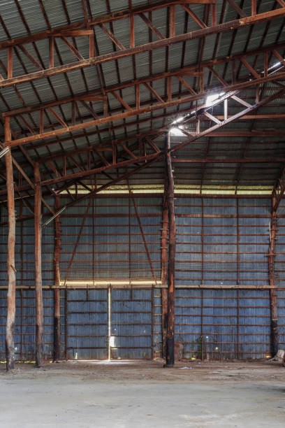 istock Old empty warehouse with wooden pillars and galvanized steel sheets 927788802