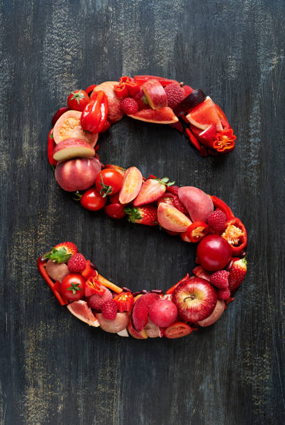 istock Alphabet letter made from red fruit and vegetables 927794952