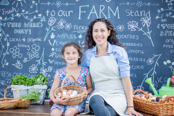 istock Running A Market Stall Together 927832848