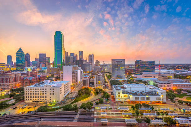 istock Dallas, Texas, USA skyline 927898198