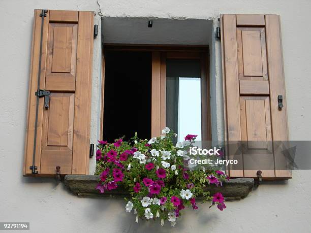 A Janela - Fotografias de stock e mais imagens de Acessibilidade - Acessibilidade, Antigo, Antiguidade